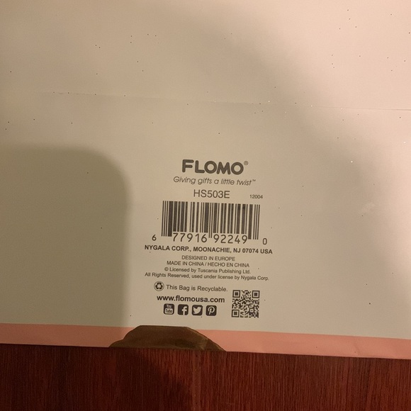 3 hallmark gift bags - Picture 5 of 14